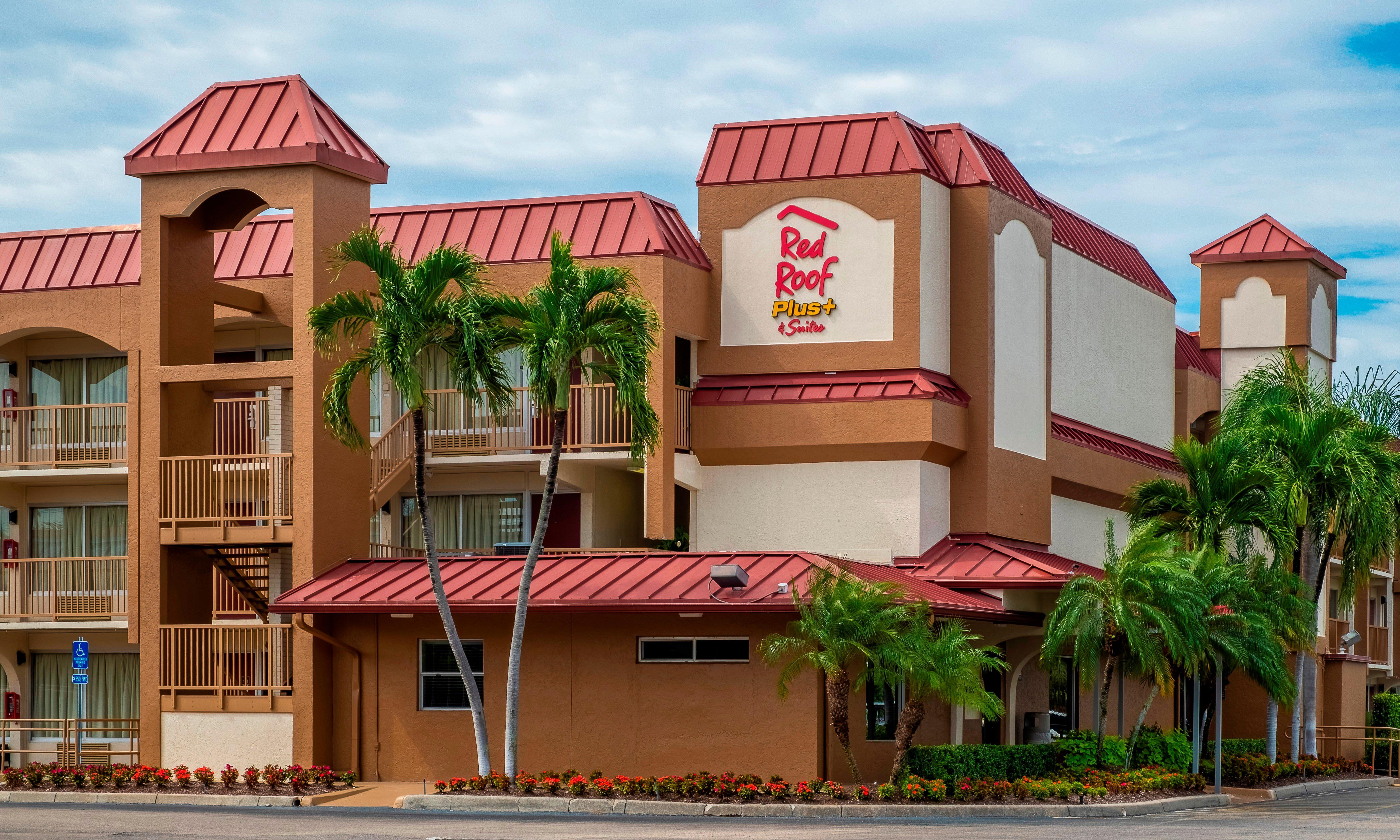 Red Roof Inn Plus+ & Suites Naples Downtown-5Th Ave S Eksteriør billede