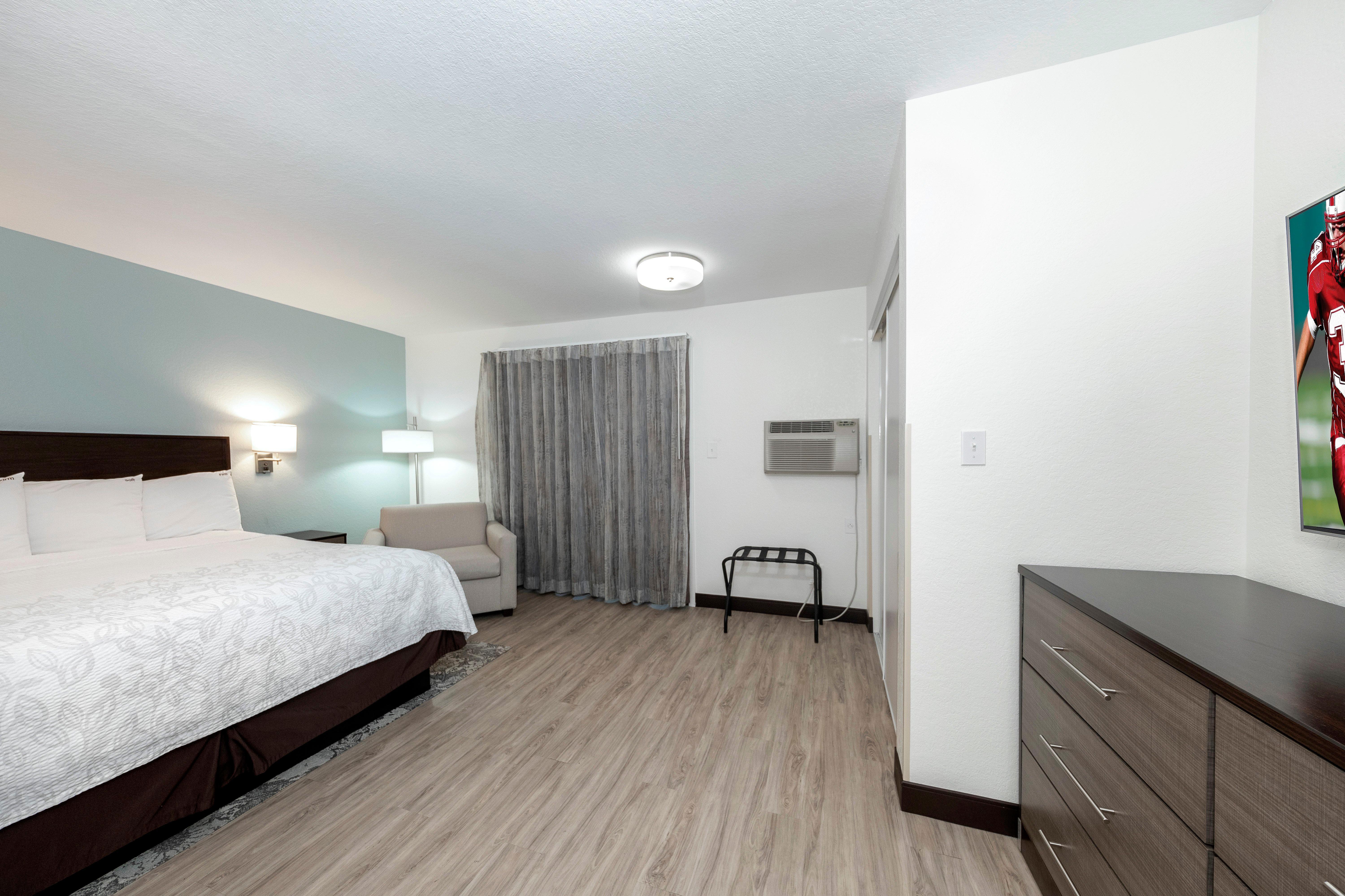 Red Roof Inn Plus+ & Suites Naples Downtown-5Th Ave S Eksteriør billede
