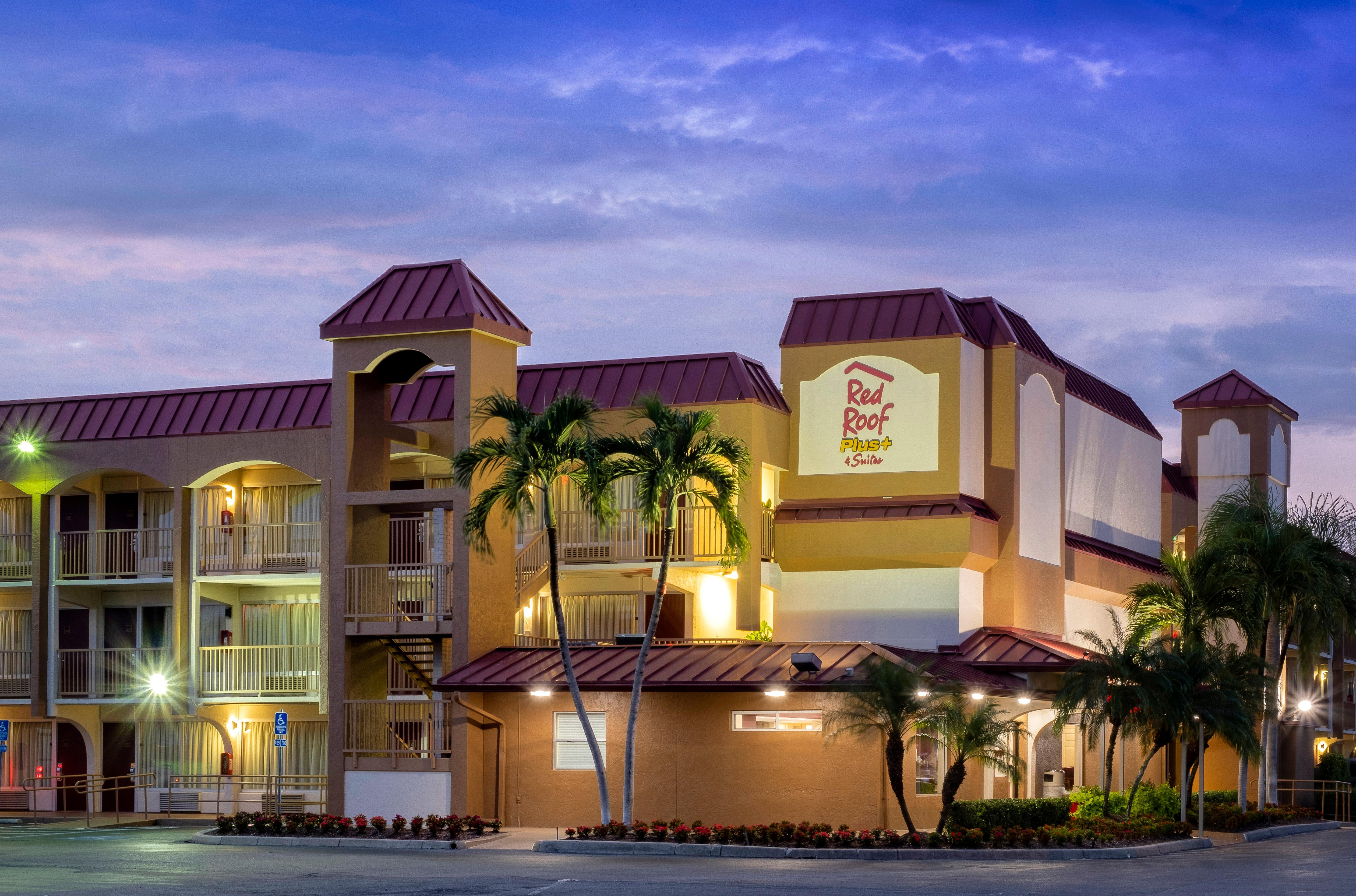 Red Roof Inn Plus+ & Suites Naples Downtown-5Th Ave S Eksteriør billede