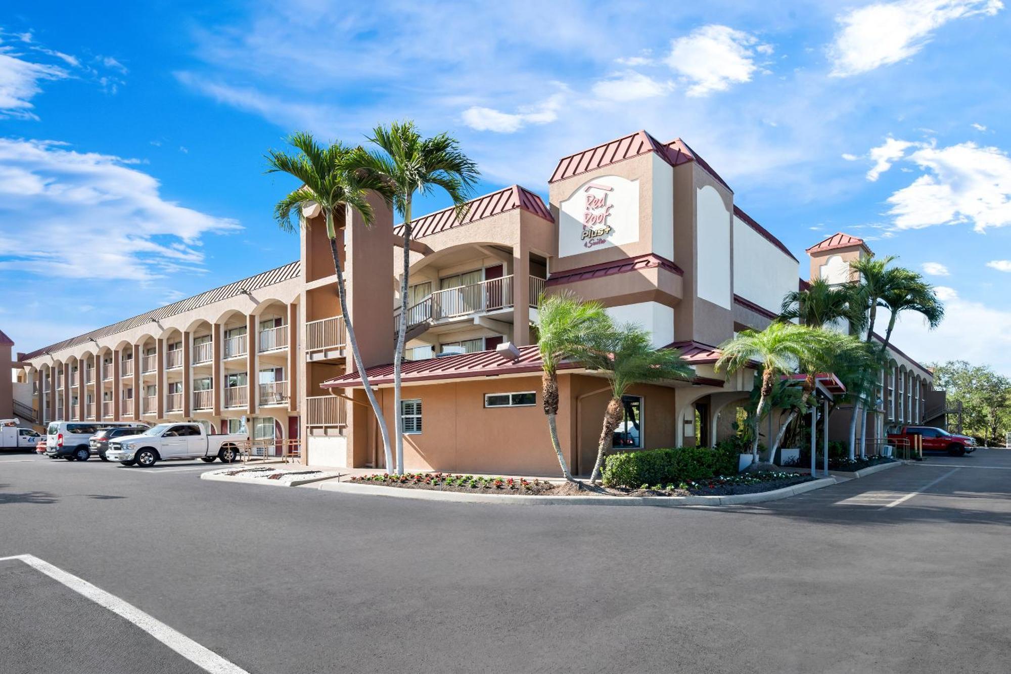 Red Roof Inn Plus+ & Suites Naples Downtown-5Th Ave S Eksteriør billede