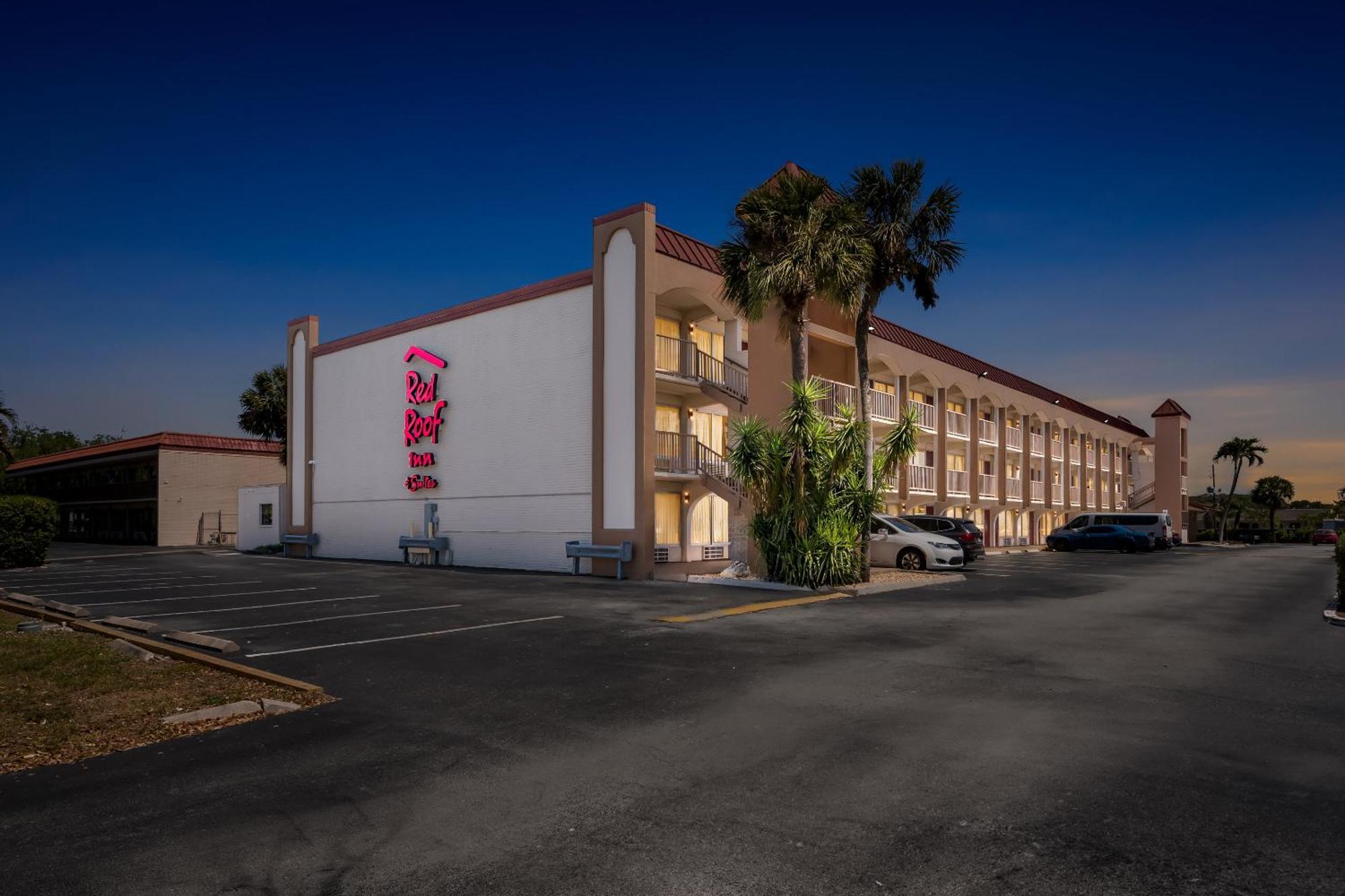 Red Roof Inn Plus+ & Suites Naples Downtown-5Th Ave S Eksteriør billede