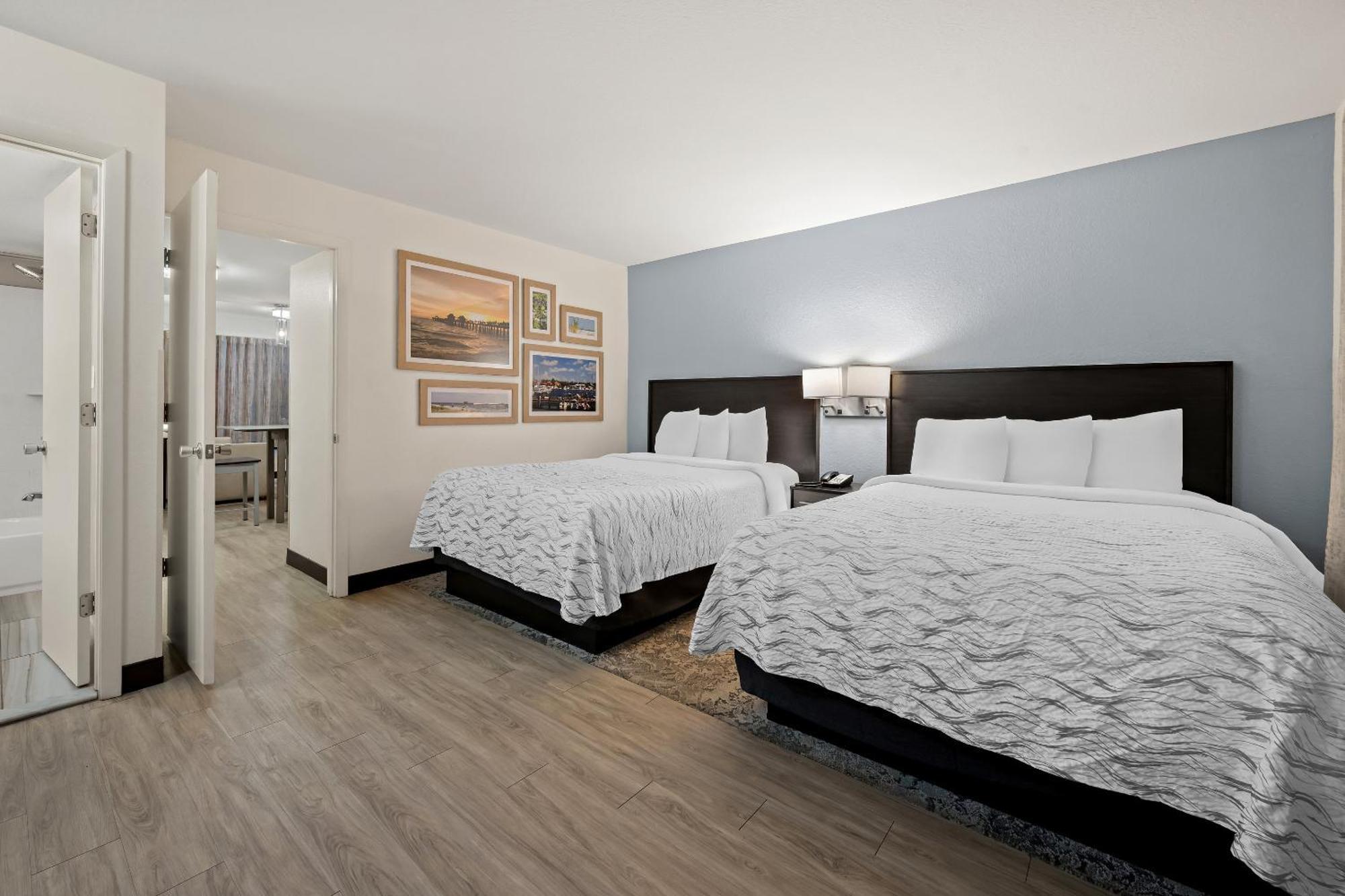 Red Roof Inn Plus+ & Suites Naples Downtown-5Th Ave S Eksteriør billede