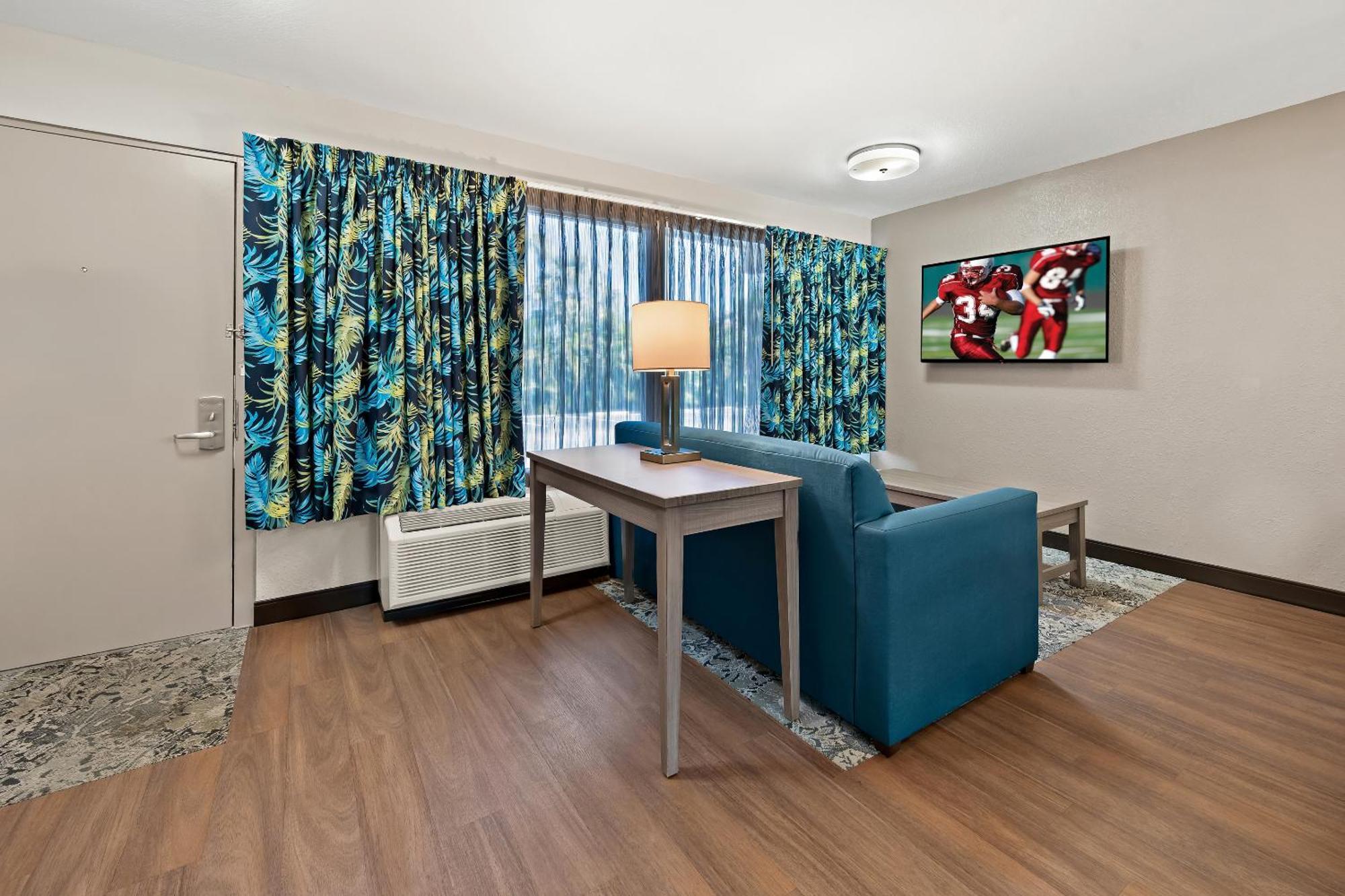 Red Roof Inn Plus+ & Suites Naples Downtown-5Th Ave S Eksteriør billede
