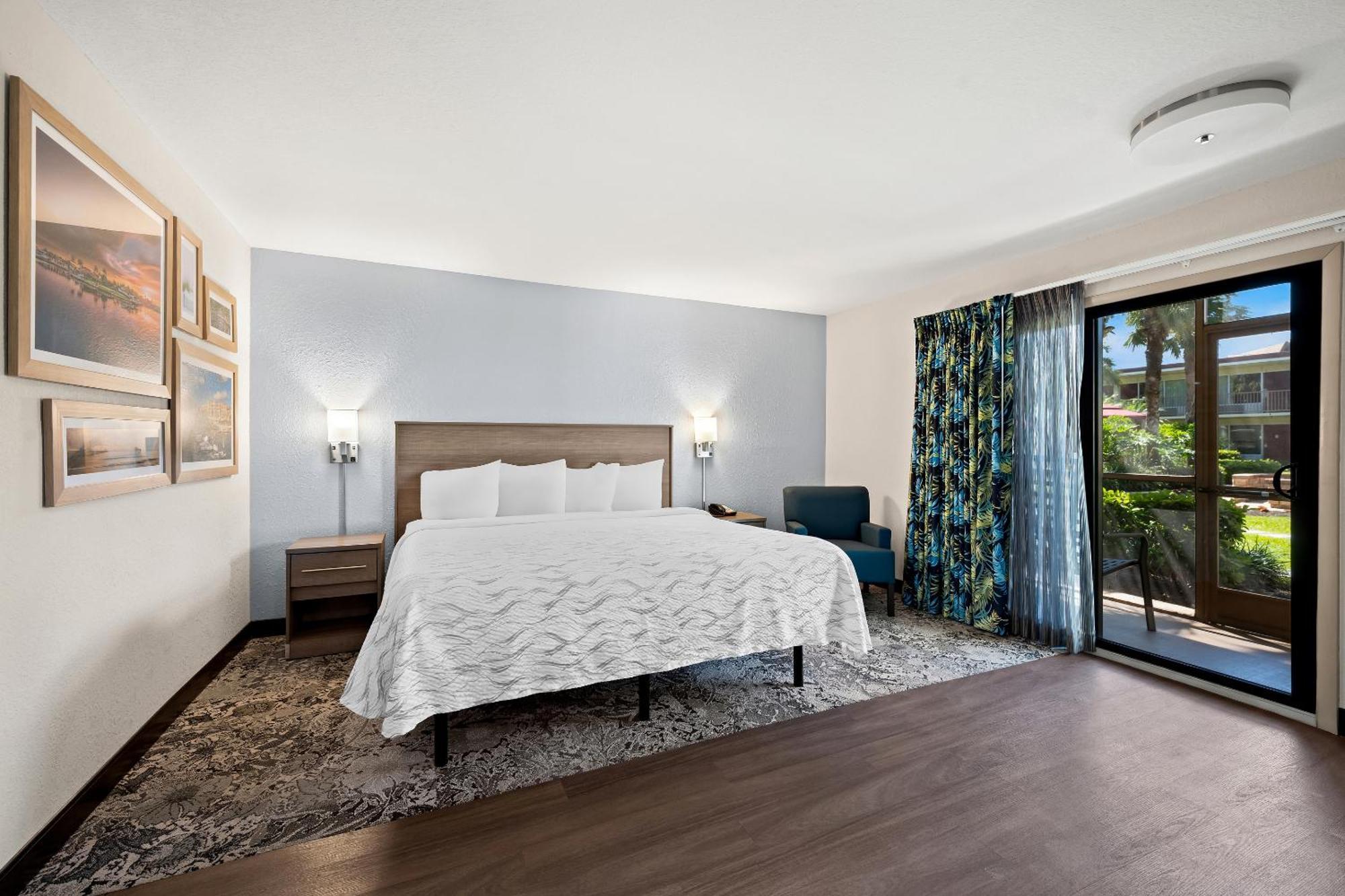 Red Roof Inn Plus+ & Suites Naples Downtown-5Th Ave S Eksteriør billede