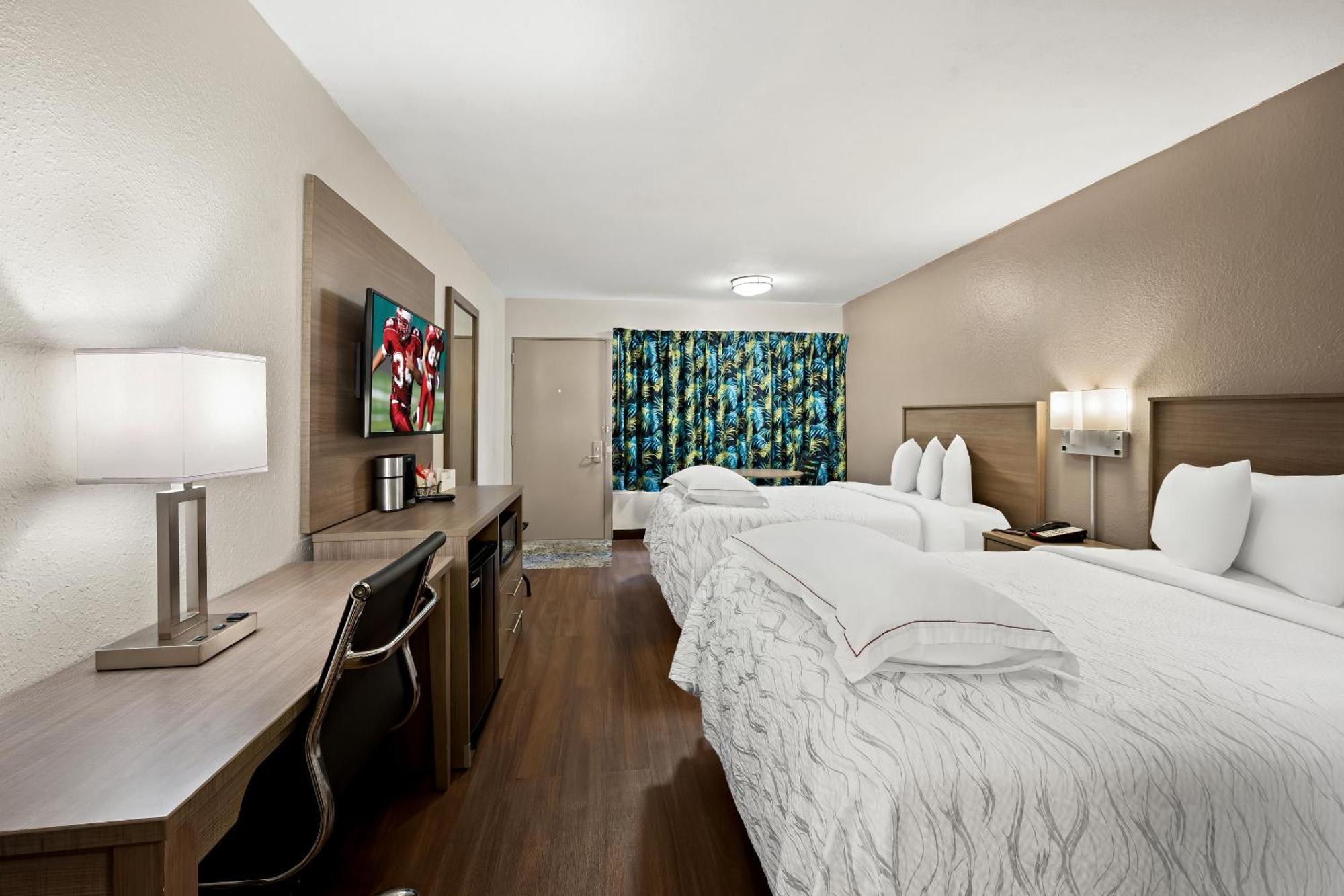 Red Roof Inn Plus+ & Suites Naples Downtown-5Th Ave S Eksteriør billede