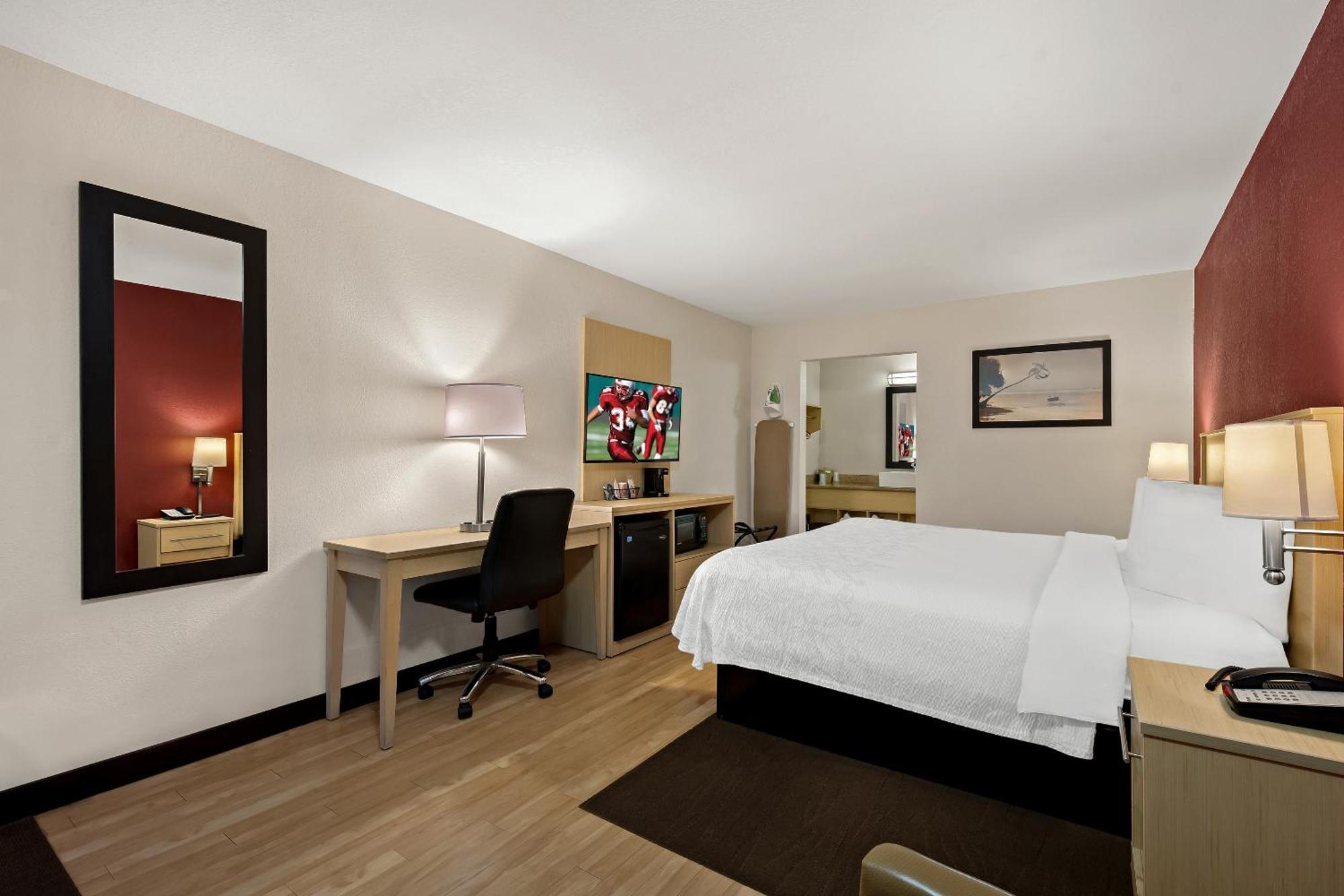 Red Roof Inn Plus+ & Suites Naples Downtown-5Th Ave S Eksteriør billede