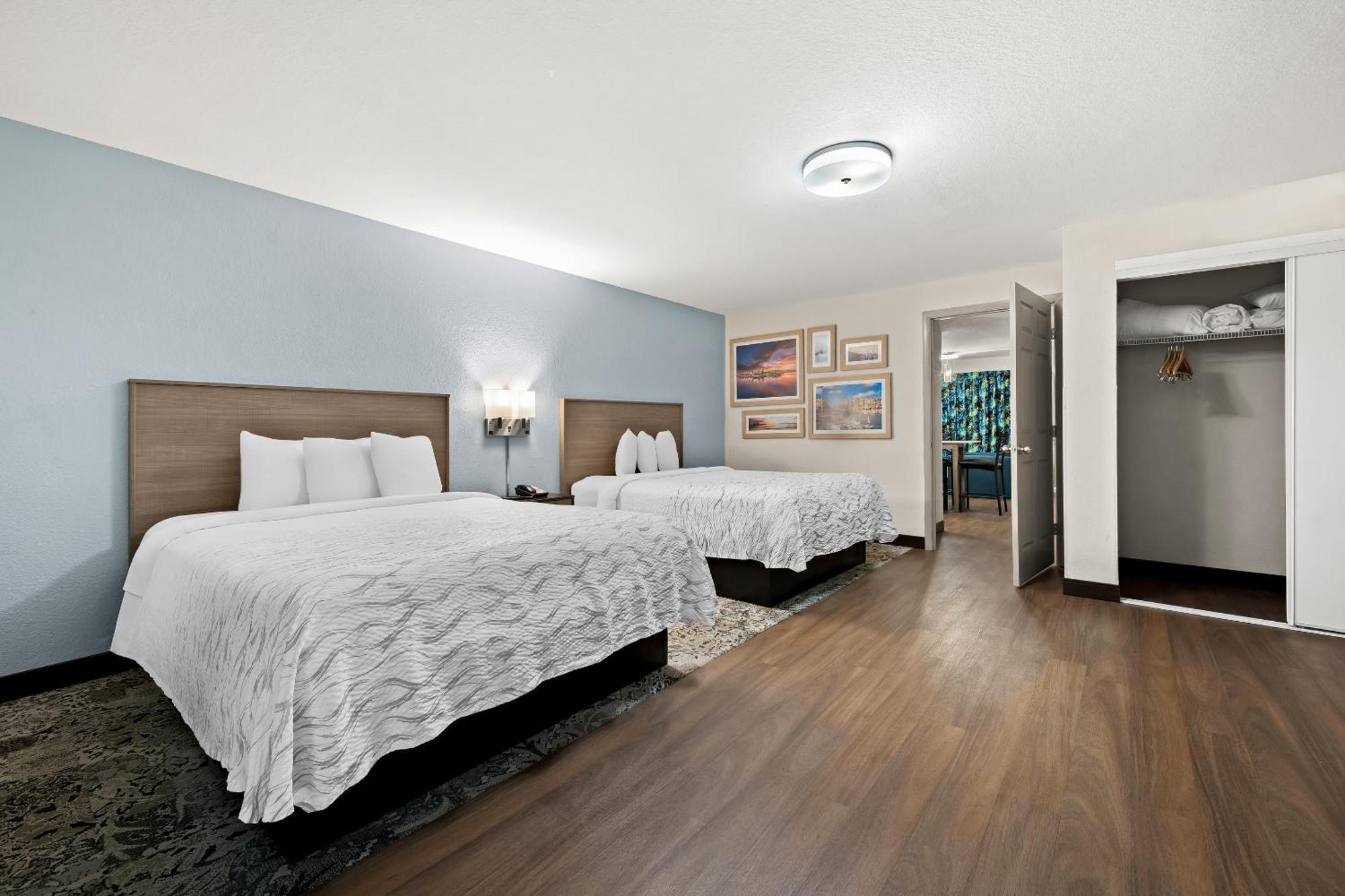Red Roof Inn Plus+ & Suites Naples Downtown-5Th Ave S Eksteriør billede